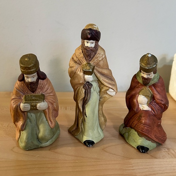 Porcelain 11-piece Nativity Set Figurines Mary Joseph Baby Jesus Wise Men Angel - Picture 2 of 10